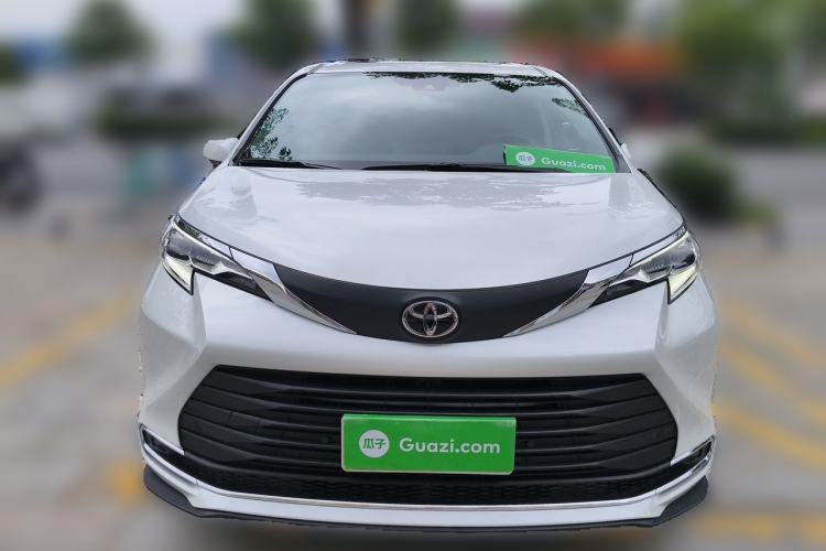 Used Toyota SIENNA 2024 2.5L Hybrid Comfort Edition Front