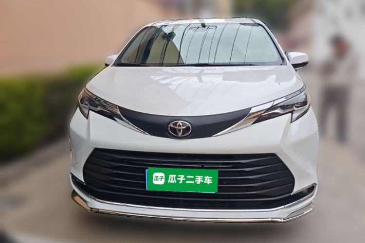 Used Toyota SIENNA 2024 2.5L Hybrid Comfort Edition Front
