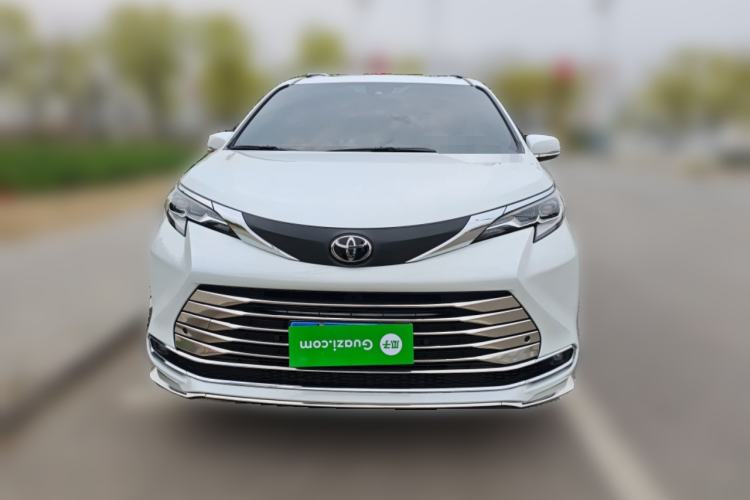 Used Toyota SIENNA 2024 2.5L Hybrid Comfort Edition Front