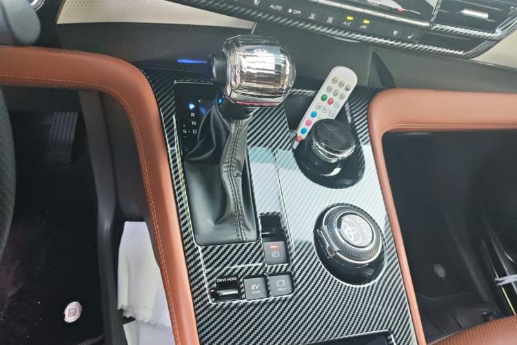 Used Toyota SIENNA 2024 2.5L Hybrid Comfort Edition Gear Lever