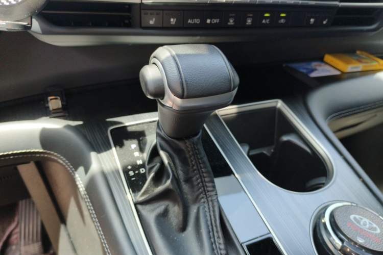 Used Toyota SIENNA 2024 2.5L Hybrid Prestige Deluxe Edition Gear Lever