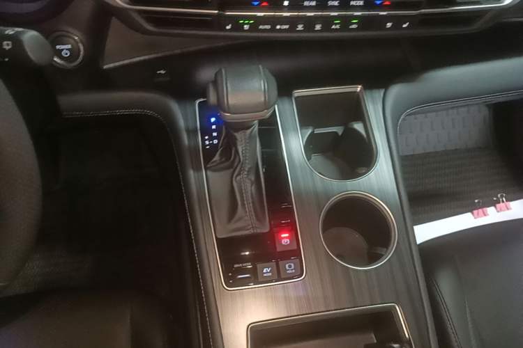 Used Toyota SIENNA 2024 2.5L Hybrid Four-Wheel Drive Prestige Edition Gear Lever