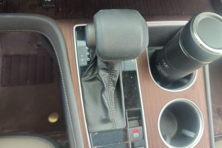 Used Toyota SIENNA 2024 2.5L Hybrid Comfort Edition Gear Lever