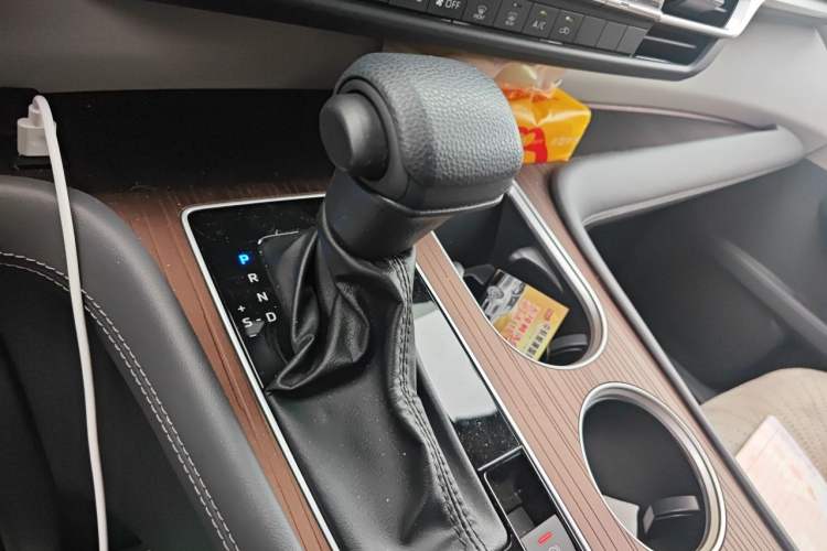 Used Toyota SIENNA 2024 2.5L Hybrid Comfort Edition Gear Lever