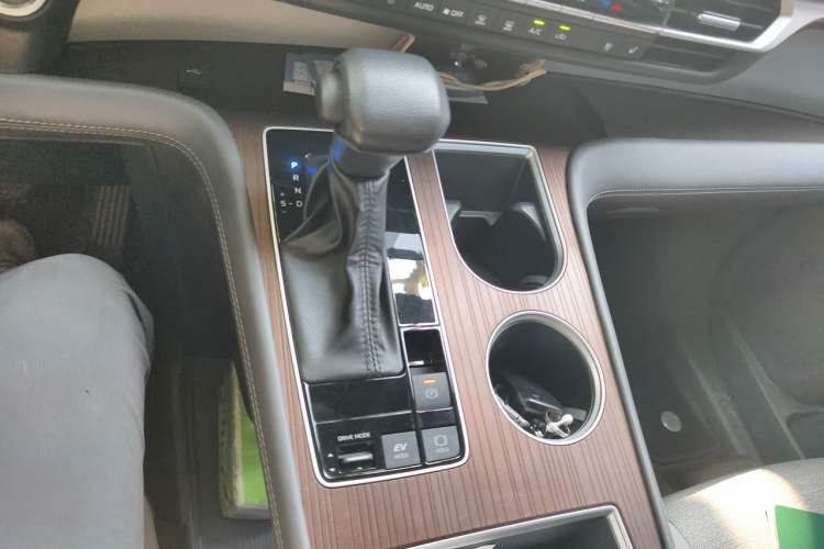 Used Toyota SIENNA 2024 2.5L Hybrid Comfort Edition Gear Lever