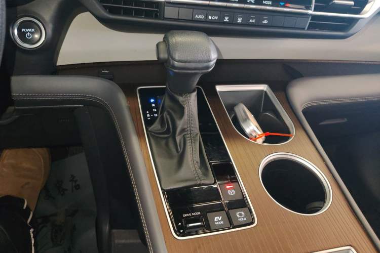 Used Toyota SIENNA 2024 2.5L Hybrid Comfort Edition Gear Lever