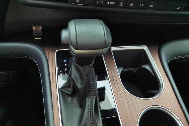 Used Toyota SIENNA 2024 2.5L Hybrid Four-Wheel Drive Luxury Edition Gear Lever