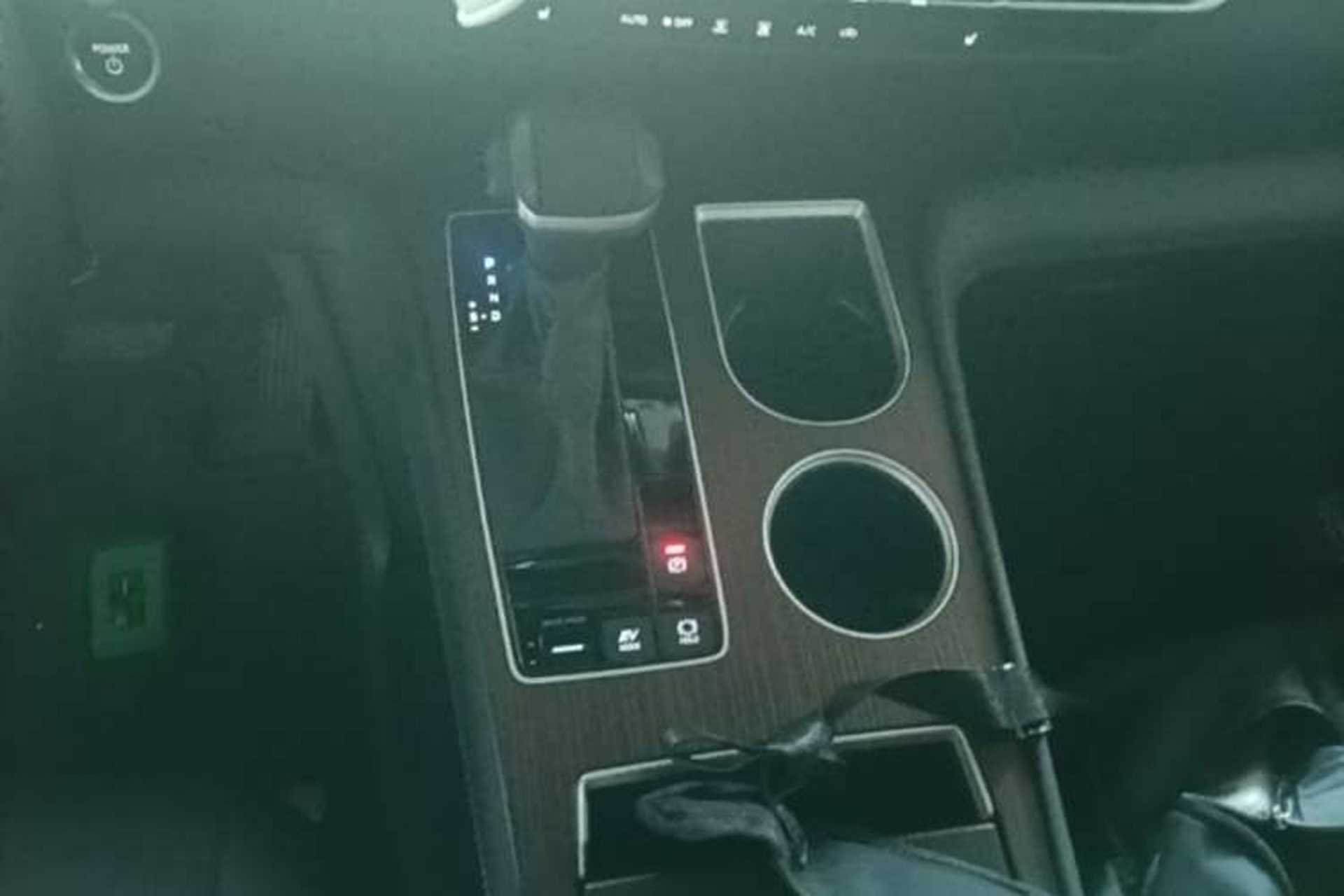 Used Toyota SIENNA 2024 2.5L Hybrid Luxury Edition Gear Lever