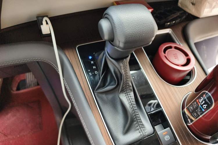 Used Toyota SIENNA 2024 2.5L Hybrid Comfort Edition Gear Lever