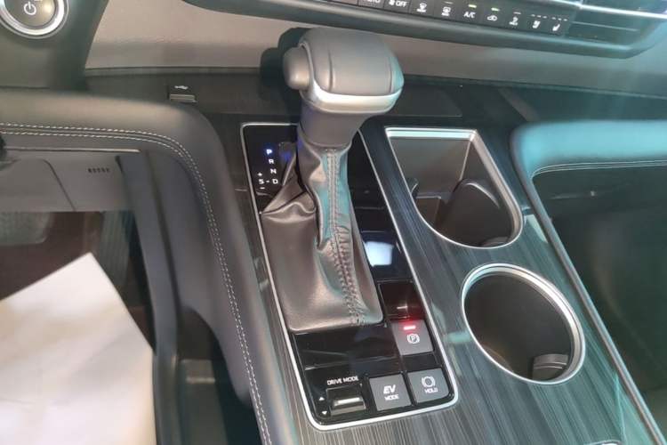 Used Toyota SIENNA 2024 2.5L Hybrid Platinum Edition Gear Lever