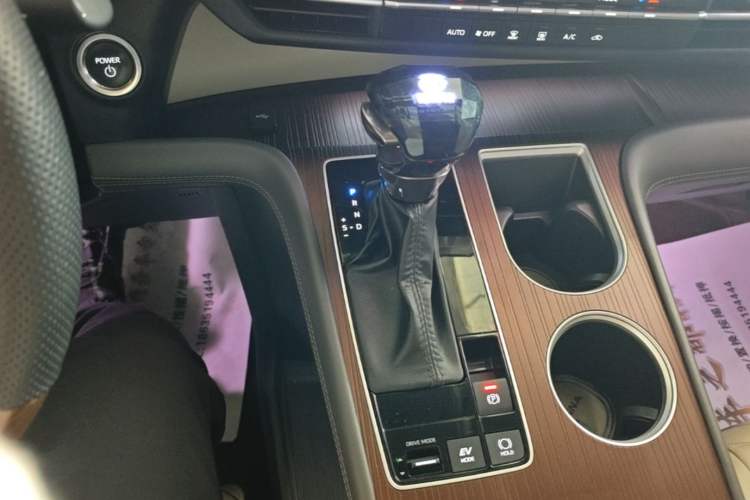 Used Toyota SIENNA 2024 2.5L Hybrid Comfort Edition Gear Lever