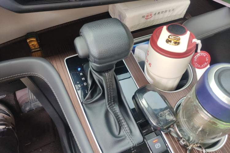 Used Toyota SIENNA 2024 2.5L Hybrid Comfort Edition Gear Lever