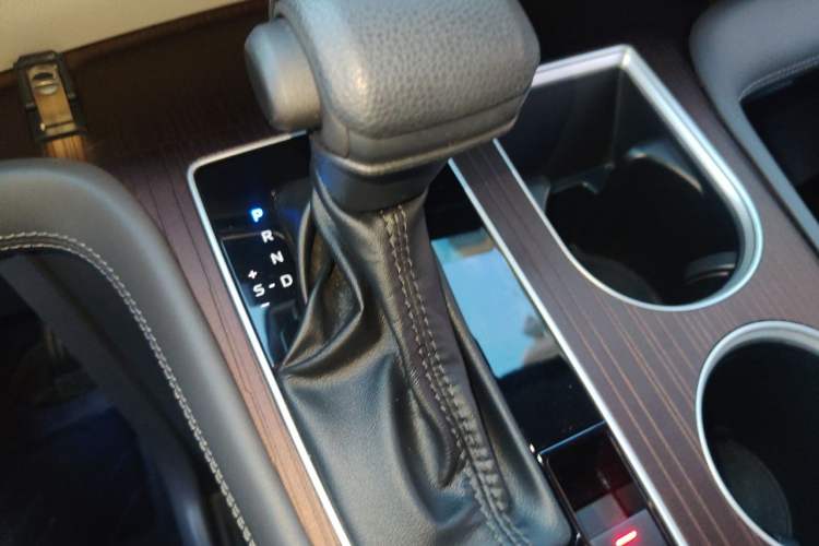 Used Toyota SIENNA 2024 2.5L Hybrid Comfort Edition Gear Lever