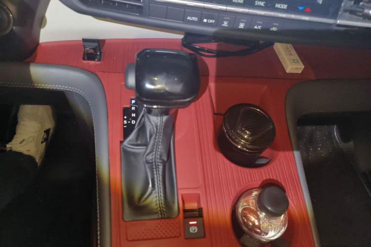 Used Toyota SIENNA 2024 2.5L Hybrid Comfort Edition Gear Lever