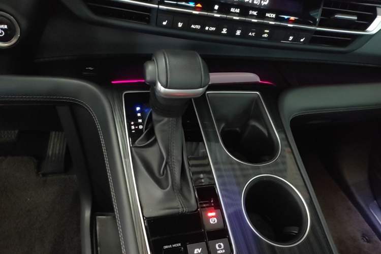 Used Toyota SIENNA 2024 2.5L Hybrid Luxury Edition Gear Lever