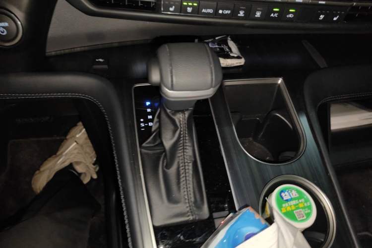 Used Toyota SIENNA 2024 2.5L Hybrid Prestige Deluxe Edition Gear Lever