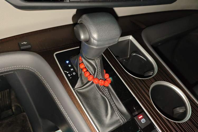 Used Toyota SIENNA 2024 2.5L Hybrid Comfort Edition Gear Lever