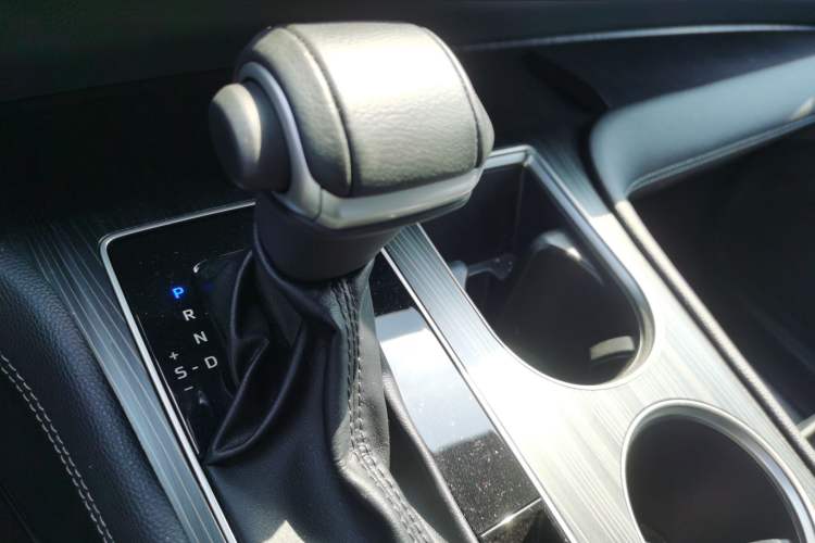 Used Toyota SIENNA 2024 2.5L Hybrid Luxury Edition Gear Lever