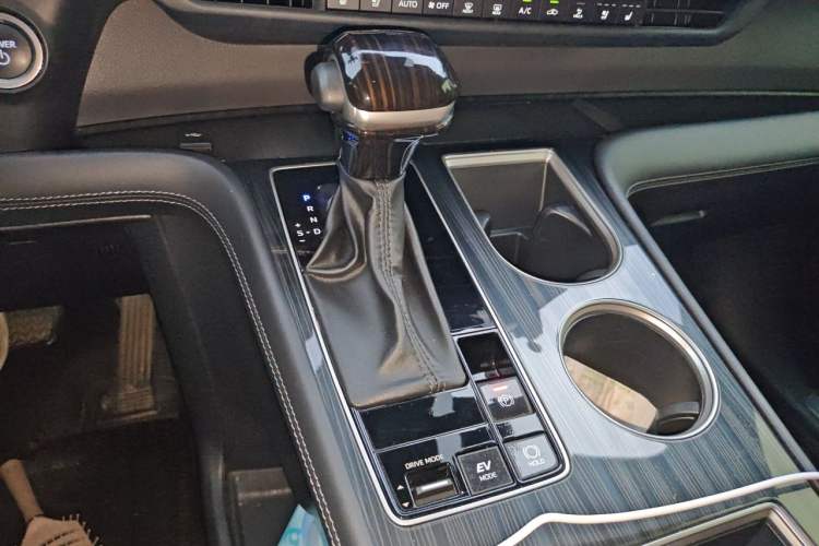 Used Toyota SIENNA 2024 2.5L Hybrid Platinum Edition Gear Lever