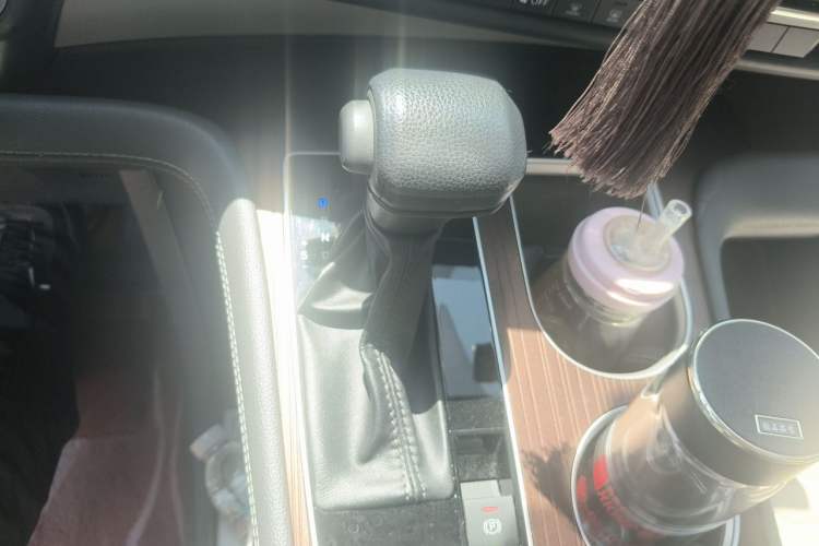 Used Toyota SIENNA 2024 2.5L Hybrid Comfort Edition Gear Lever