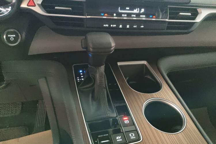 Used Toyota SIENNA 2024 2.5L Hybrid Comfort Edition Gear Lever