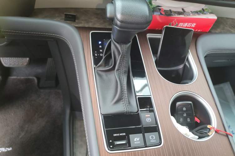Used Toyota SIENNA 2024 2.5L Hybrid Comfort Edition Gear Lever