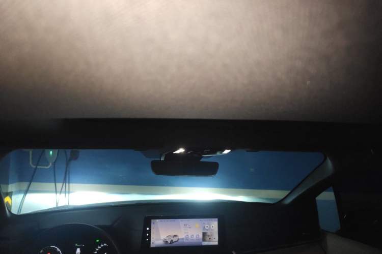 Used Toyota SIENNA 2024 2.5L Hybrid Luxury Edition Headliner