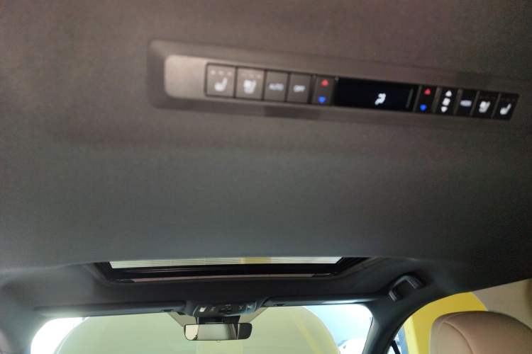 Used Toyota SIENNA 2024 2.5L Hybrid Four-Wheel Drive Prestige Edition Headliner