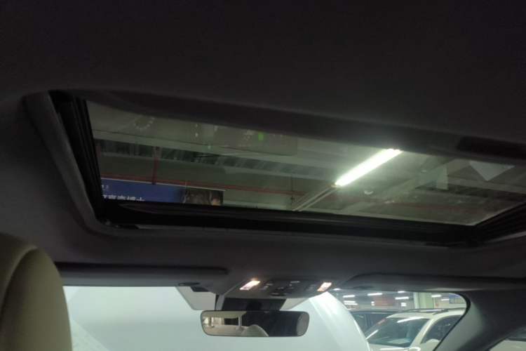 Used Toyota SIENNA 2024 2.5L Hybrid Luxury Edition Headliner
