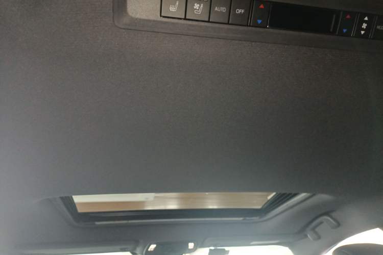 Used Toyota SIENNA 2024 2.5L Hybrid Four-Wheel Drive Prestige Edition Headliner