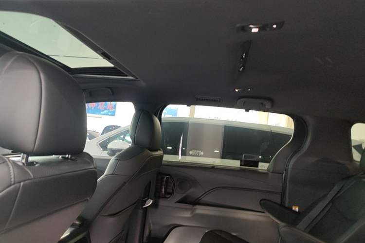 Used Toyota SIENNA 2024 2.5L Hybrid Four-Wheel Drive Luxury Edition Headliner