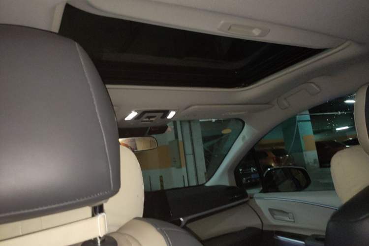 Used Toyota SIENNA 2024 2.5L Hybrid Comfort Edition Headliner