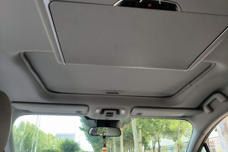 Used Toyota SIENNA 2024 2.5L Hybrid Comfort Edition Headliner