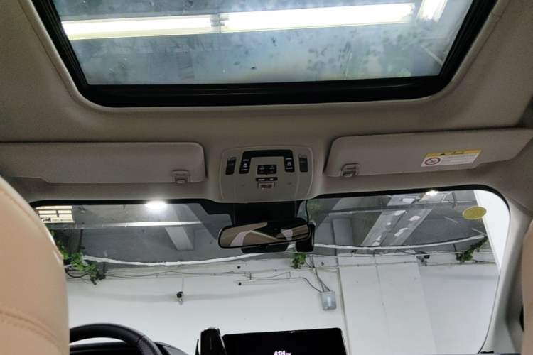 Used Toyota SIENNA 2024 2.5L Hybrid Comfort Edition Headliner
