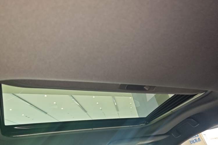 Used Toyota SIENNA 2024 2.5L Hybrid Four-Wheel Drive Prestige Edition Headliner
