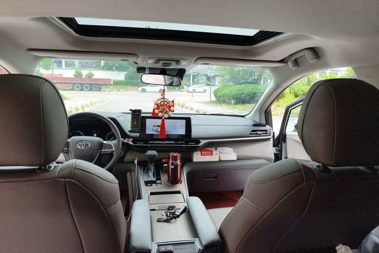 Used Toyota SIENNA 2024 2.5L Hybrid Comfort Edition Headliner