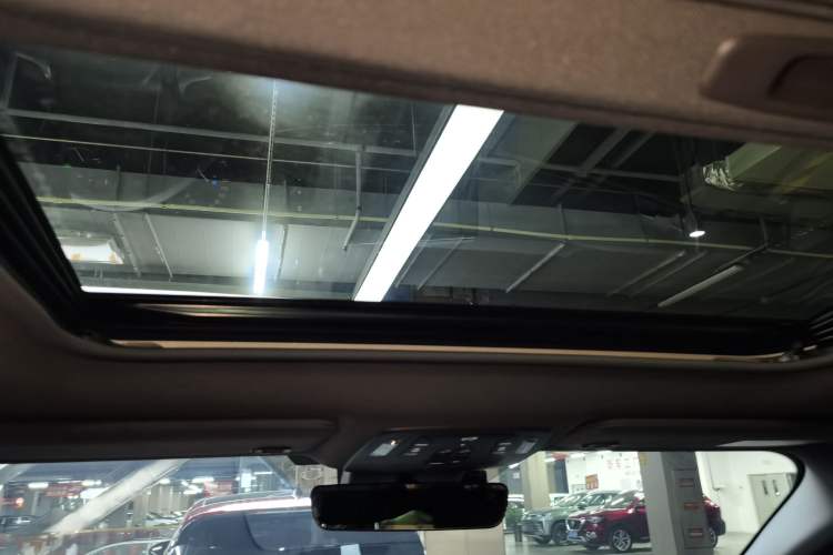 Used Toyota SIENNA 2024 2.5L Hybrid Four-Wheel Drive Prestige Edition Headliner