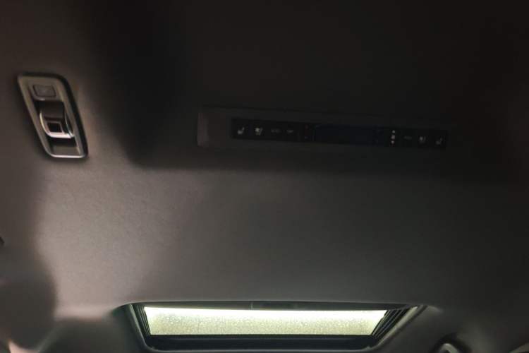 Used Toyota SIENNA 2024 2.5L Hybrid Four-Wheel Drive Prestige Edition Headliner