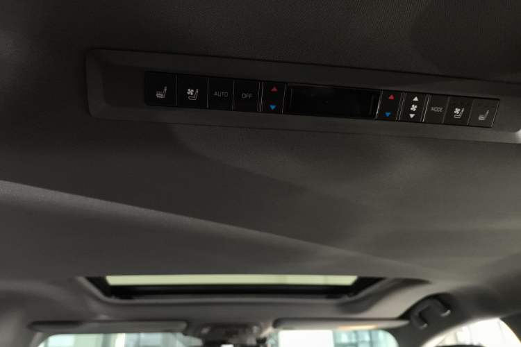 Used Toyota SIENNA 2024 2.5L Hybrid Four-Wheel Drive Prestige Edition Headliner