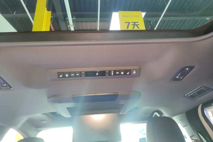 Used Toyota SIENNA 2024 2.5L Hybrid Platinum Edition Headliner