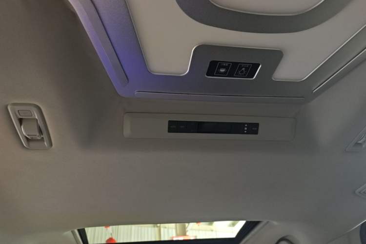 Used Toyota SIENNA 2024 2.5L Hybrid Comfort Edition Headliner