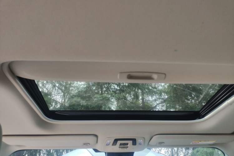 Used Toyota SIENNA 2024 2.5L Hybrid Comfort Edition Headliner