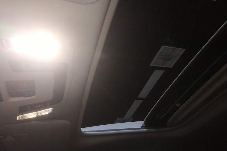 Used Toyota SIENNA 2024 2.5L Hybrid Comfort Edition Headliner