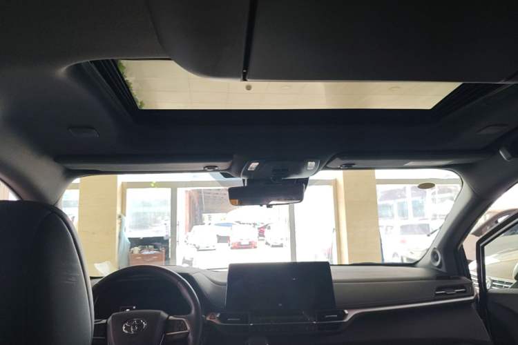 Used Toyota SIENNA 2024 2.5L Hybrid Platinum Edition Headliner