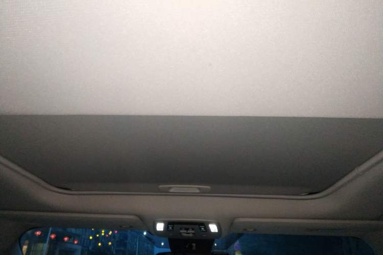 Used Toyota SIENNA 2024 2.5L Hybrid Comfort Edition Headliner