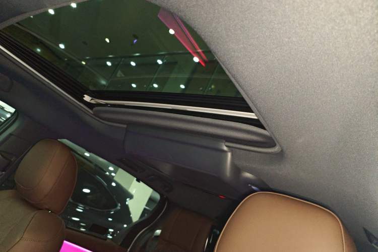 Used Toyota SIENNA 2024 2.5L Hybrid Four-Wheel Drive Prestige Edition Headliner