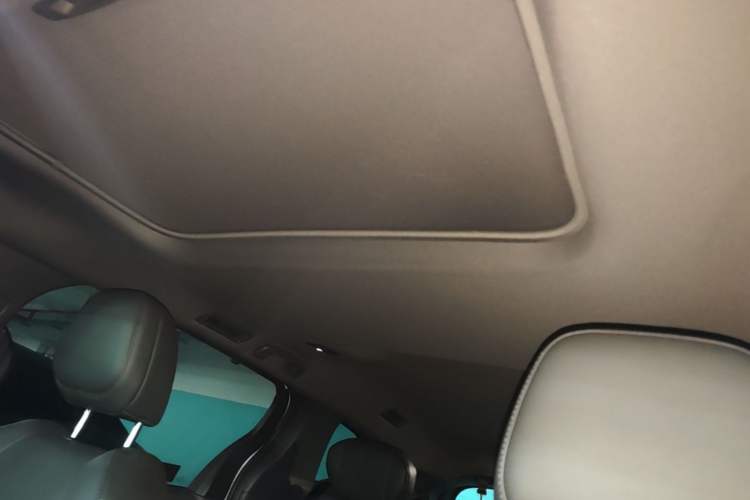 Used Toyota SIENNA 2024 2.5L Hybrid Four-Wheel Drive Prestige Edition Headliner
