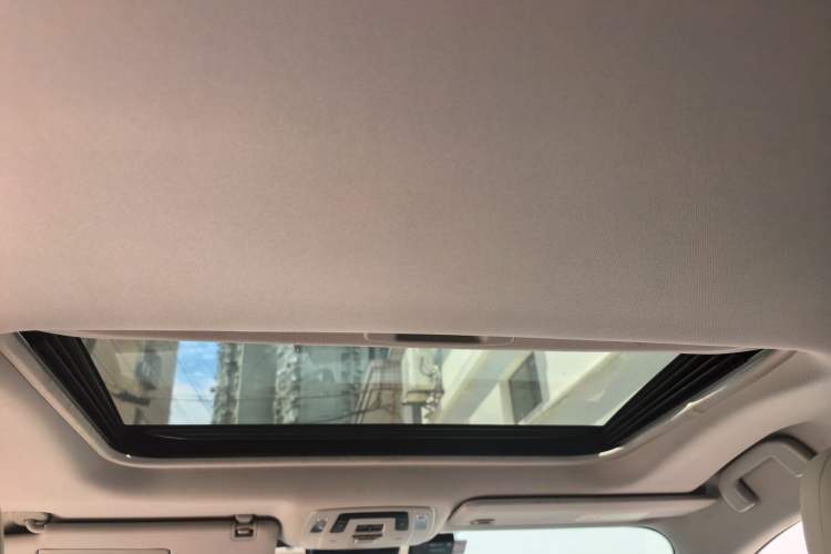 Used Toyota SIENNA 2024 2.5L Hybrid Comfort Edition Headliner