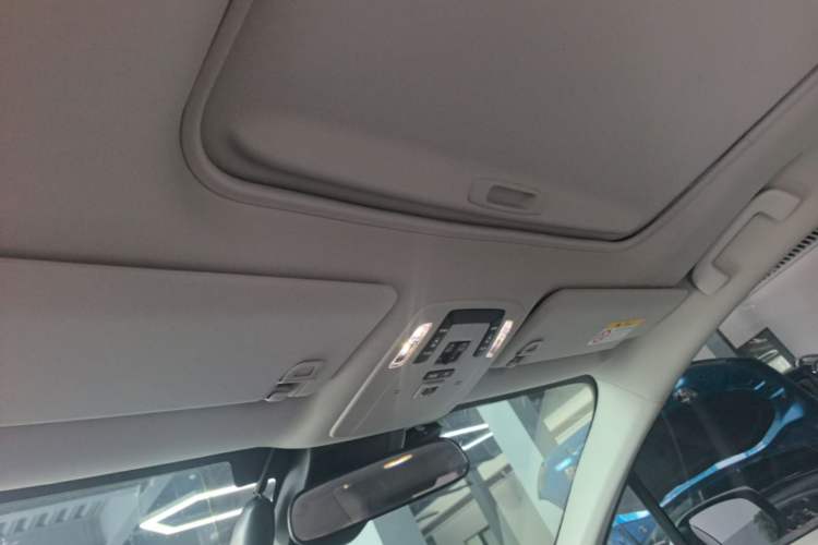 Used Toyota SIENNA 2024 2.5L Hybrid Comfort Edition Headliner