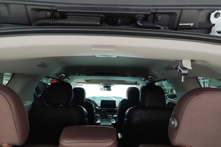 Used Toyota SIENNA 2024 2.5L Hybrid Comfort Edition Headliner